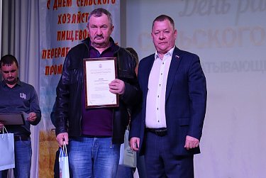 От полей до перерабатывающих предприятий: Первомайский район чествовал своих аграриев